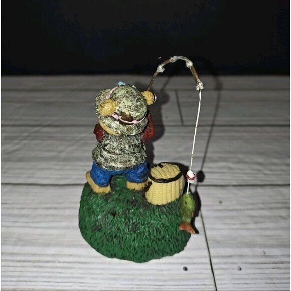 Vintage Fishing Bear Figurine Collectible Home Decor - Picture 7 of 11